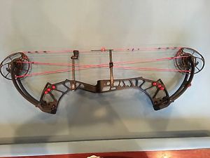 Used 2017 PSE EVOLVE 31 60# BLACK COMPOUND BOW Right Handed