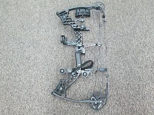 Mathews Z7 Xtreme Tactical Right Handed 29" 55-65 LB Bow Package