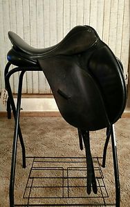 17" County Saddlery Connection Dressage Saddle