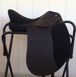 Tekna S Line dressage saddle