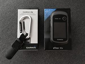 Garmin GPS eTrex 30x + Garmin Karabiner-Halterung + Schutzfolie + 32 GB SD Karte