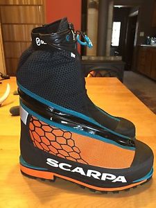 Scarpa 6000 mountaineering boot size 42