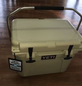 New In Box Tan Yeti Roadie 20 Quart Cooler Free Shipping!!!