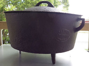 Vintage cast iron camp oven Albion Maryborough No. 12 oven works