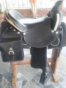 18" Endurance Western Saddle Hornless 100% Leather With Saddle Bags