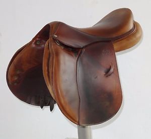 17.5" DEVOUCOUX OLDARA SADDLE (SO19203)  FULL BUFFALO. GOOD CONDITION!!  DWC