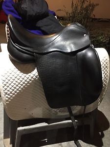 Custom Saddlery Advantage dressage saddle 17.5