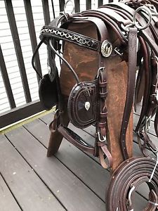 ***Leaders Worldwide Inc***Full/Horse Leather Presentation Harness~Patent Brown!