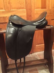 17.5" County Connection Dressage Saddle