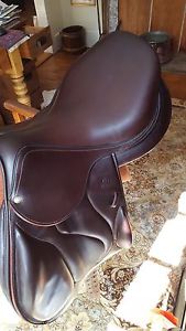 equestrian saddle: Devoucoux Chiberta Saddle. Size 17.5, 2A Flaps, D3D panels