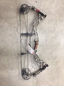 2016 HOYT DEFIANT, RH, 28-30"-70#