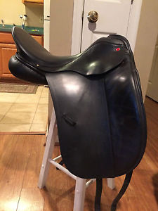 Albion SLK Saddle 17.5 inches MW Tree, Low Head, Excellent Condition!