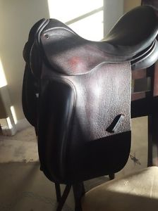 Beautiful 17" County Fusion Dressage Saddle