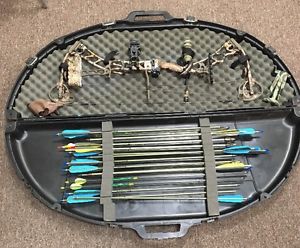 2015 Elite Energy 35 RH 80 LB Bow W/ Case and Arrows