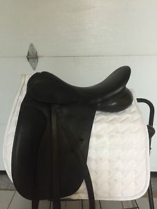 COUNTY CONNECTION DRESSAGE SADDLE 17.5 MN size FREE SHIPPING (see description)