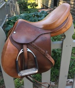 Devoucoux Biarritz 17" Close Contact Jumping Saddle Brown