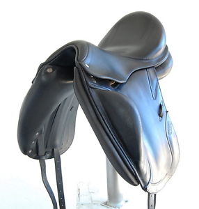 16.5" CWD SE05 DRESSAGE SADDLE (SO19532) VERY GOOD CONDITION!! - DWC