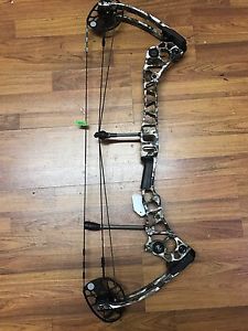 Right Handed Mathews Halon X (Lost Camo, 70#/27.5")