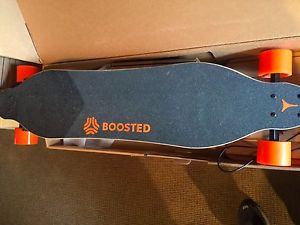 Boosted Board 2000w Dual + V1 Less than one mile - Mint