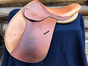 Butet 16.5" Close Contact Saddle Minimal Use!