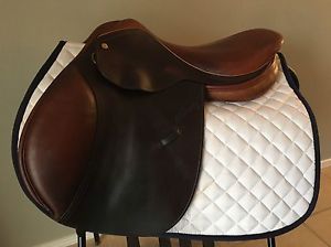 Pessoa 17" Jumping Saddle