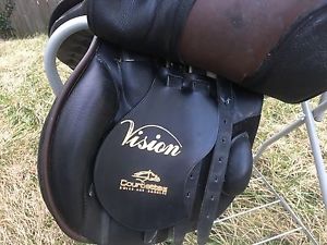 Courbette Vision jumping saddle w-xw tree 19"