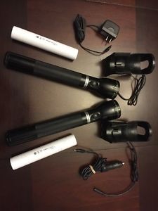 2 Maglite MAGCHARGER Rechargeable Flashlight HALOGEN Includes Two Lights