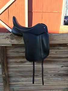 Custom Saddlery Everest Dressage Saddle