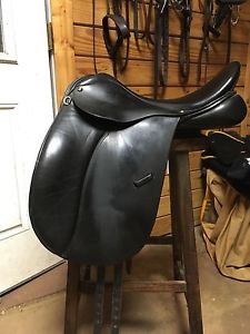 18.5/19 M-MW black leather dressage saddle