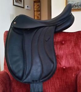 Devoucoux Milady Dressage Saddle, 18", M/W