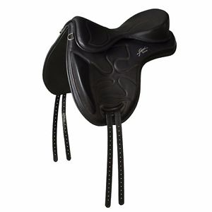 Freeform™ Dressage Treeless Saddle - 18.5"