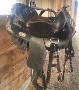 Black Show, Pleasure Saddle 15 1/2 inch,Breast Collar,Cinch Bridle,Pad,Helmet