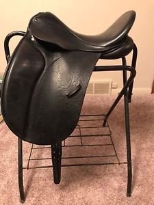 County Saddlery Connection Black 17.5" Dressage Saddle