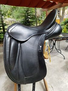 Schleese Link II Dressage Saddle 17.5" fully adjustable tree