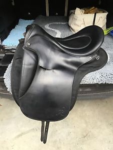 Beautiful English Flex Panel Saddle by Ranch Saddlery, 18"