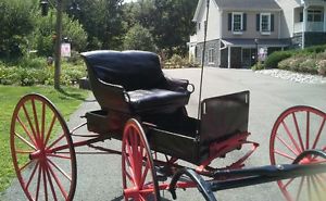 Antique horse drawn spring buggy wagon carriage Amish courting Doctor