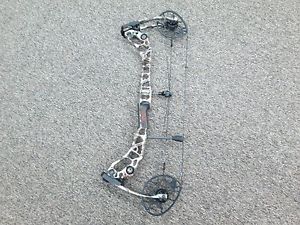 Mathews Halon 6 Right Handed 27.5" 60-70 LB Bow Lost Camo XD