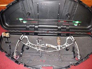 Hoyt Spyder 30 2014 60-70 lb limbs with plano case, sights, etc ready to shoot