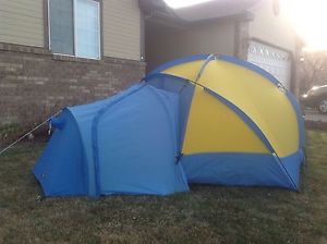 LL Bean Expedition Geodesic Dome Tent with Rain Fly and Vestibule Blue Yellow