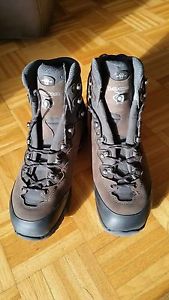 NEU Lowa Camino GTX WXL in Braun/Schwarz und Größe UK 11,5