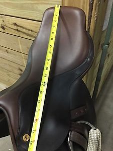 Exselle (Crosby) E Flat Seat. Close Contact Saddle- 17.5" M Tree - Make An Offer