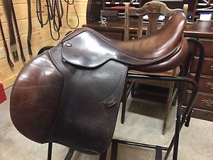 M. Toulouse Jeninne Close Contact Saddle -18" Genesis Adjustable Gullet