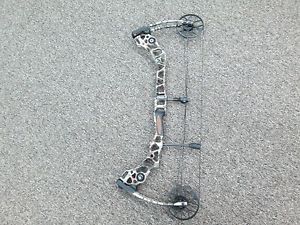 Mathews No Cam HTX Right Handed 28" 60-70 LB Bow Lost Camo XD