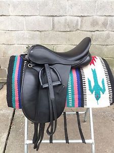 County Saddlery Connection Dressage Saddle 17.5 Medium