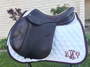 Devoucoux Biarritz 2002 Jumping Saddle - Size 17" 2DR Regular Straight Flap