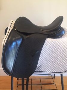 17.5 XN County Connection Dressage Saddle