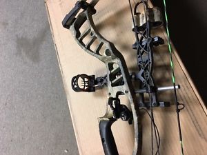 HOYT 2016 POWERMAX PKG 3-pin Realtree Camo Bow Display RH Model 55/65#