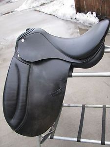 Jorge Cavanes Vienna II Dressage Saddle 18"