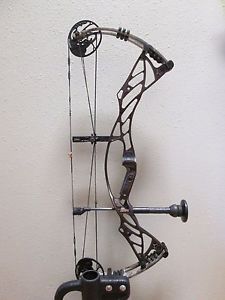 Hoyt Defiant LH 26-28" 70# Harvest Brown w/ Ridge Reaper Limbs