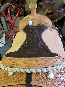 gorgeous 16.5 roping saddle made by SILVER ROYAL